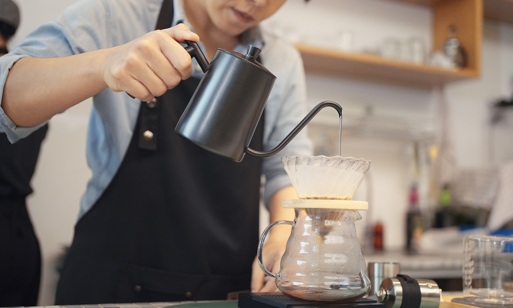 濾掛式咖啡拿鐵要慢慢沖泡風味才會更佳